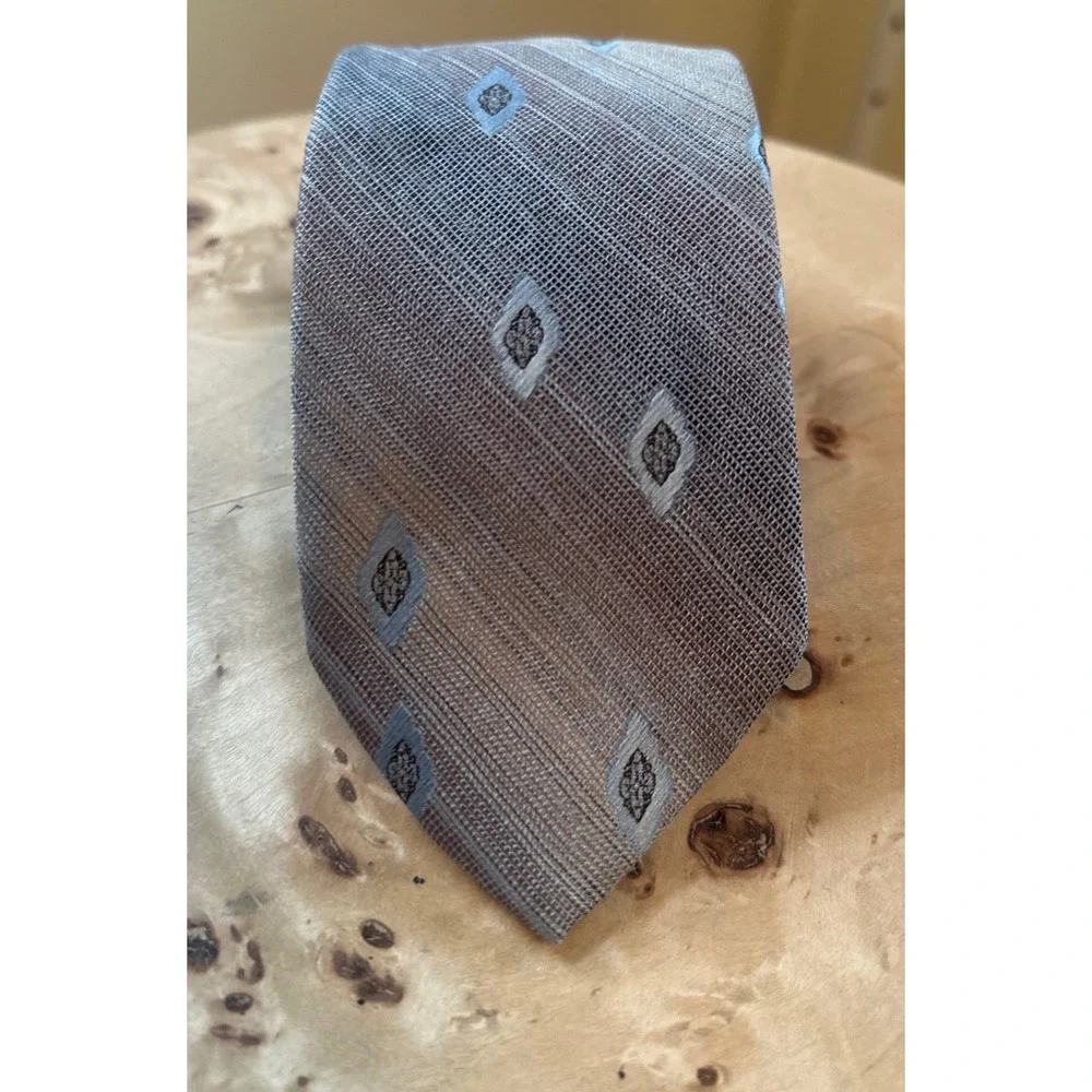 Vintage Wembley Wemlon Grey Blue Diamond Medallion‎ Textured Polyester Necktie